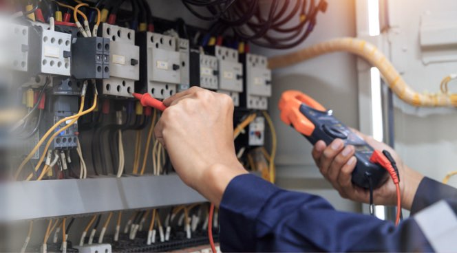Electrical Engineer fixing circuit and fuse box